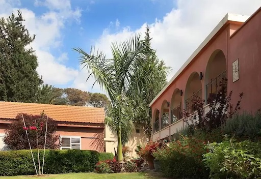 Visit El Mul Golan Country Lodging on Kibbutz Shaar Hagolan