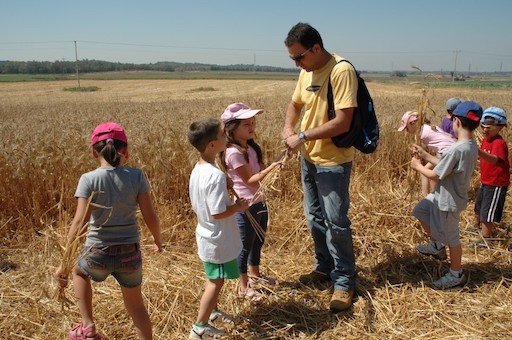 דליה ואלישע סיור וחוויה בטבע | קיבוץ גבעת ברנר