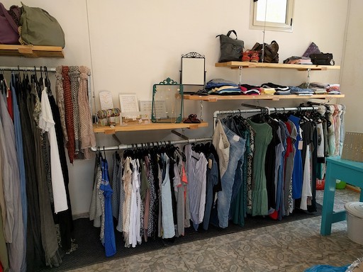 הגי'נג'ית בגדי מעצבים לנשים - ביקור בקיבוץ אילון