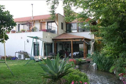 Above the Stream Rental Suites - Visit Kibbutz Hagoshrim in Israel