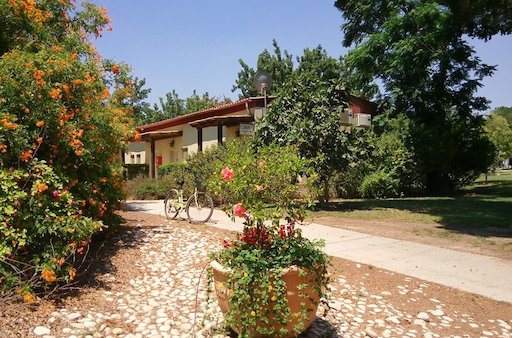Gan BaEden Country Lodge - Visit Kibbutz Tirat Zvi in Israel